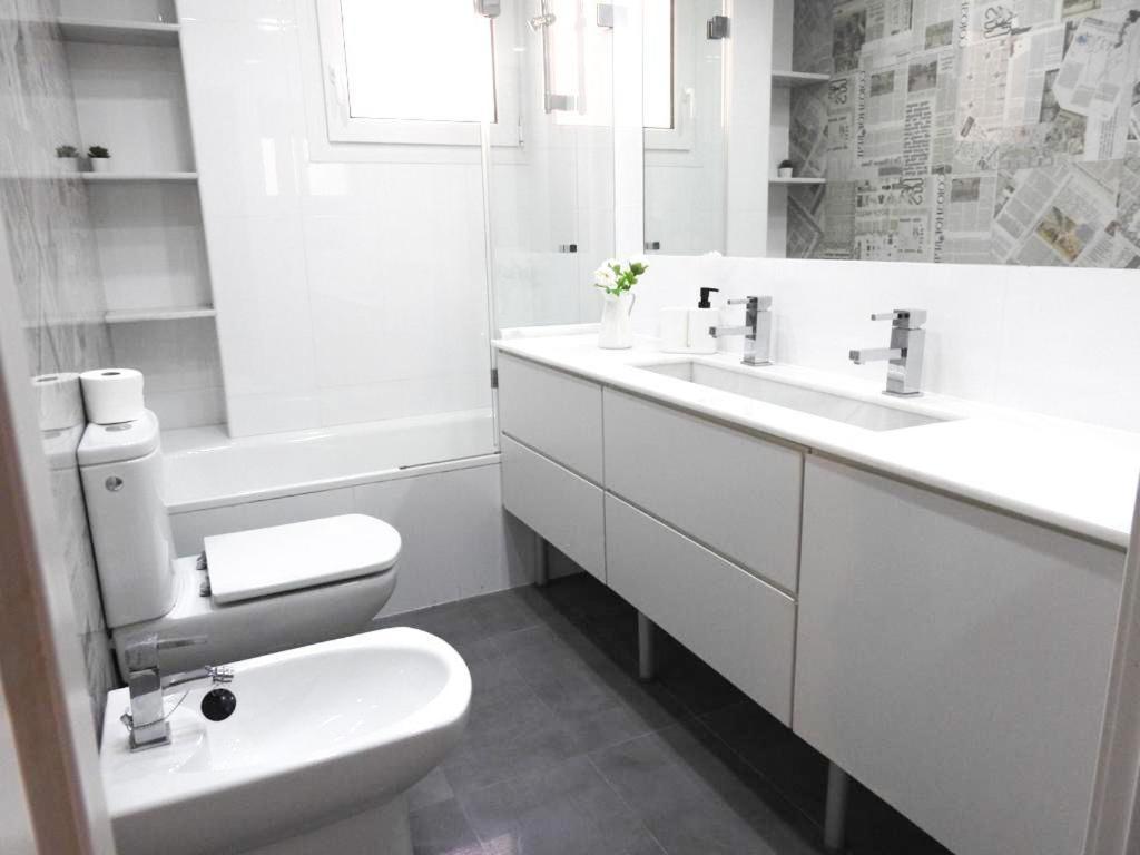 Carihuela Beach Suite Apartment Torremolinos Bagian luar foto